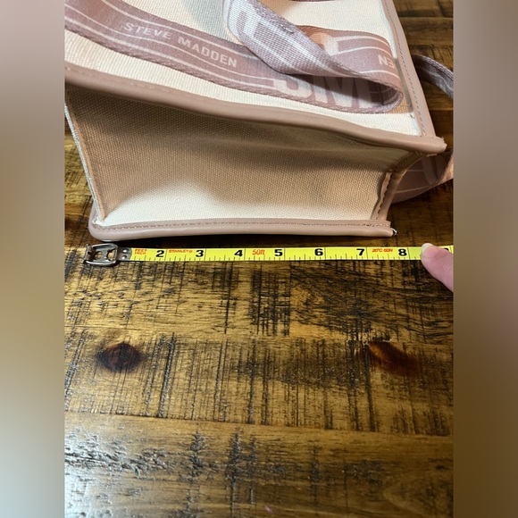 Steve Madden Tote bag with crossbody/shoulder strap. - Picture 9 of 14